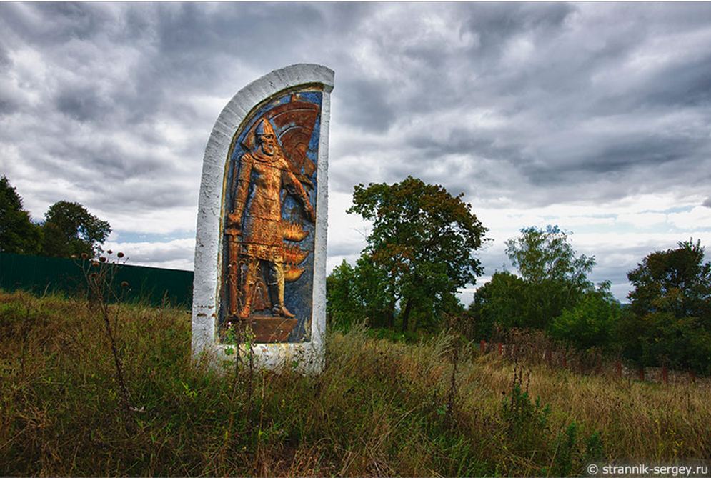 Памятник в честь 600-летия переправы Дмитрия Донского через реку Оку