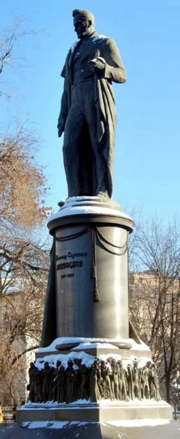 Памятник Грибоедову на Чистопрудном бульваре
